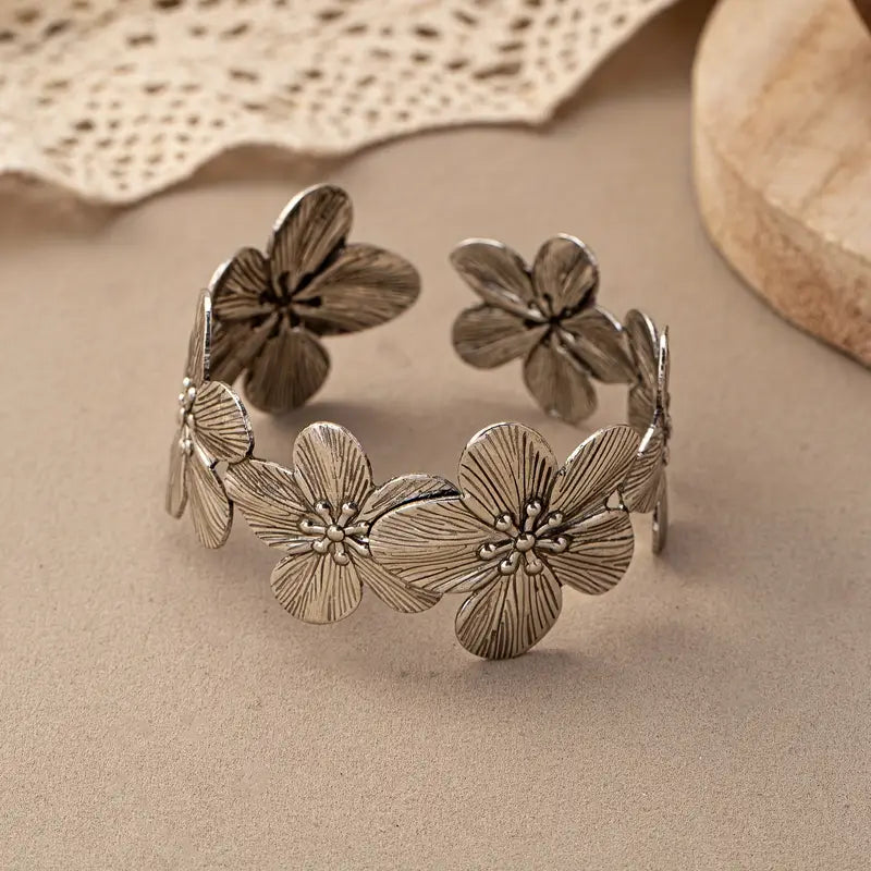 Antique Silver floral Braslete